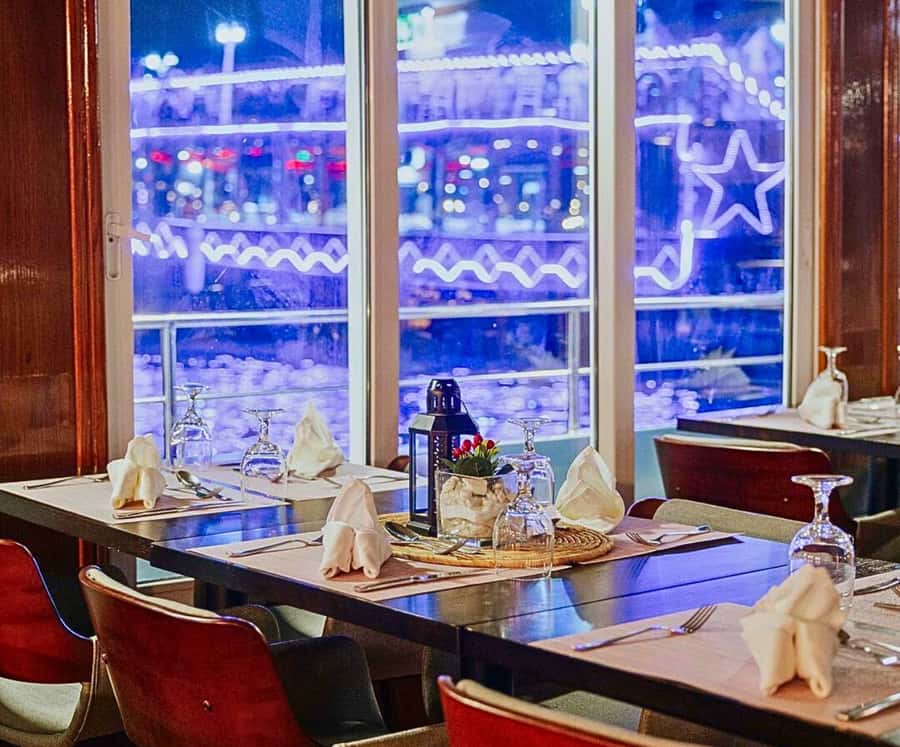 Dubai: Marina Premium Dinner Cruise with Unlimited Drinks - Who Will Enjoy This More