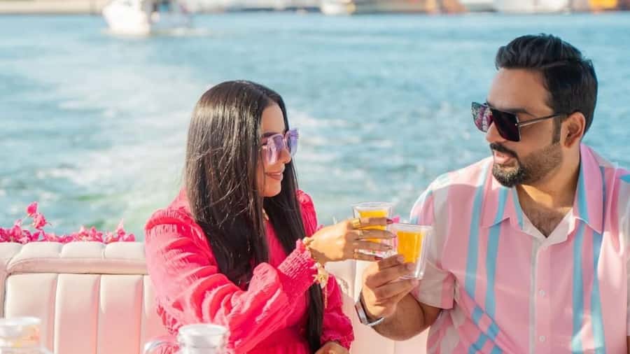Dubai Marina: Private Boat Tour with Flower - A flower boat built for special occasions