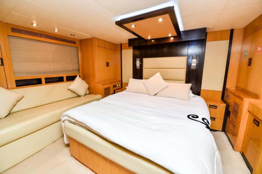 Dubai: Marina Private Luxury Yacht Tour - The lagoon swim stop near JBR