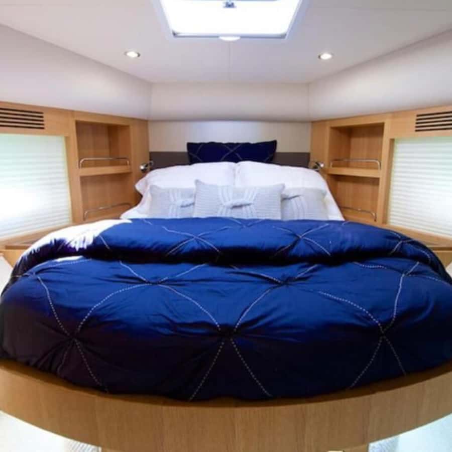 Dubai: Marina Sightseeing on Yacht with Breakfast - A short pause at Jumeirah Beach Residence