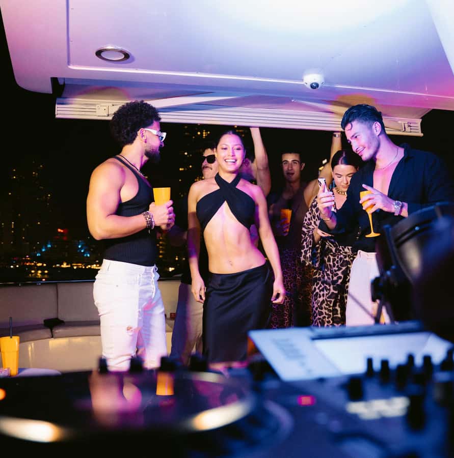 Dubai: Marina Yacht Party with BBQ, Unlimited Drinks and DJ - Is four hours enough time on the yacht?