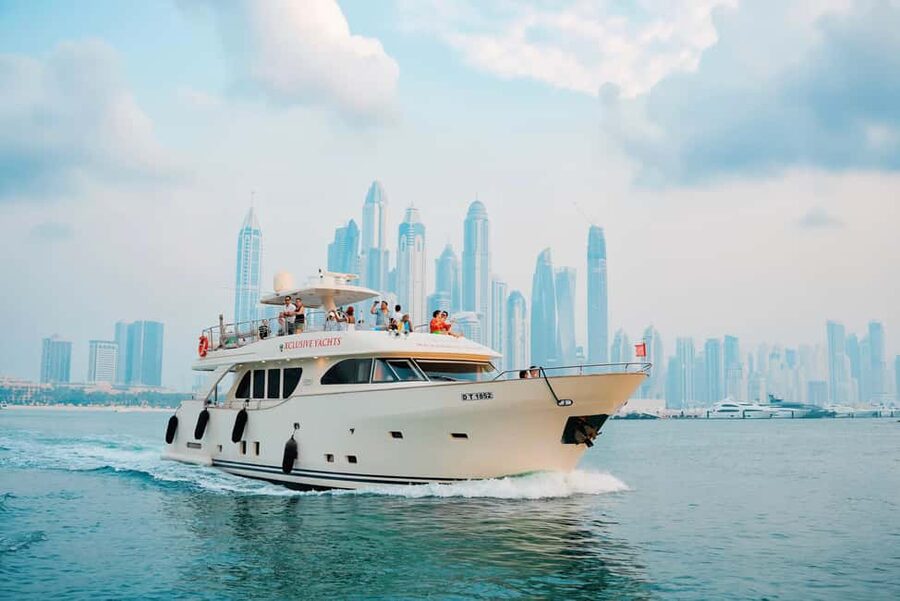 Dubai Marina Yacht Tour: Ain Wheel, JBR & Harbour in 1 Hour - A One-Hour Look at Dubai From the Water
