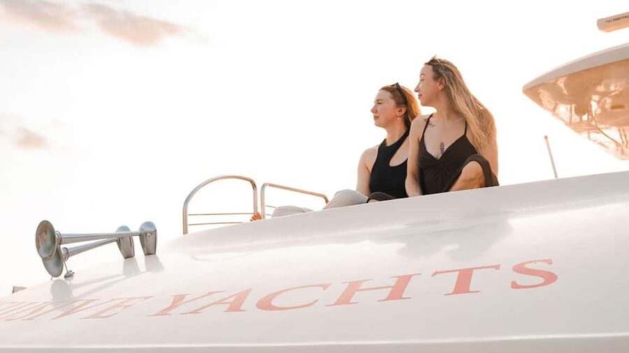 Dubai Marina Yacht Tour: Ain Wheel, JBR & Harbour in 1 Hour - Getting to the Boarding Point