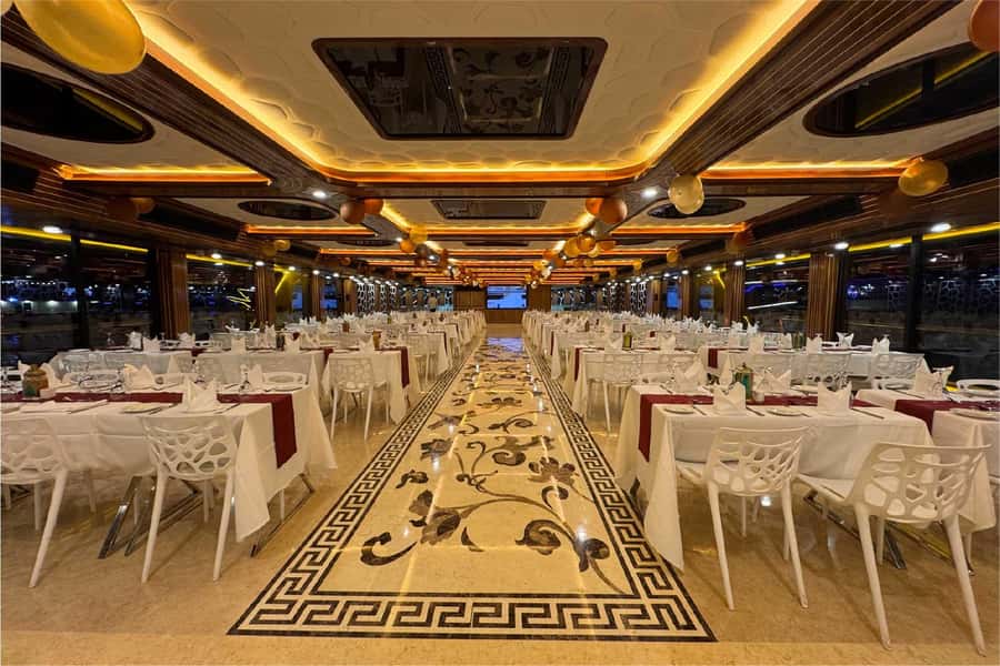 Dubai: Mega Yacht Dinner Cruise with Buffet - The weather, wind, and what to wear