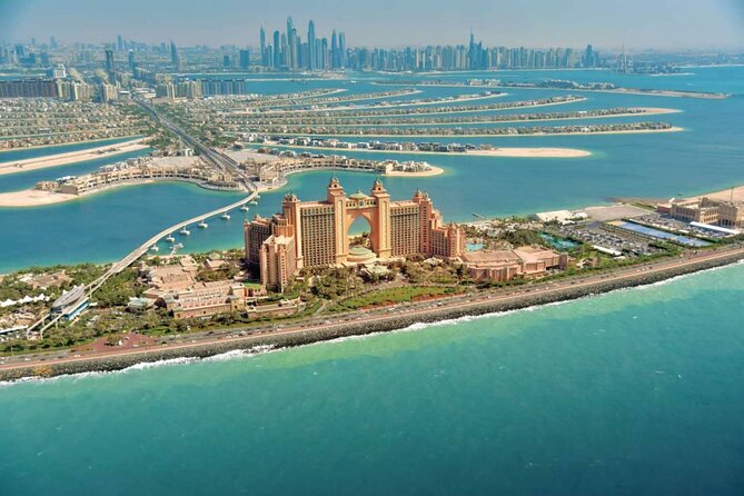 Dubai Modern City Tour with Mono Rail - Palm Jumeirah: the island from road and rail