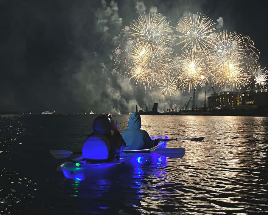 Dubai: Night Kayaking Tour - Paddling toward the Dubai skyline