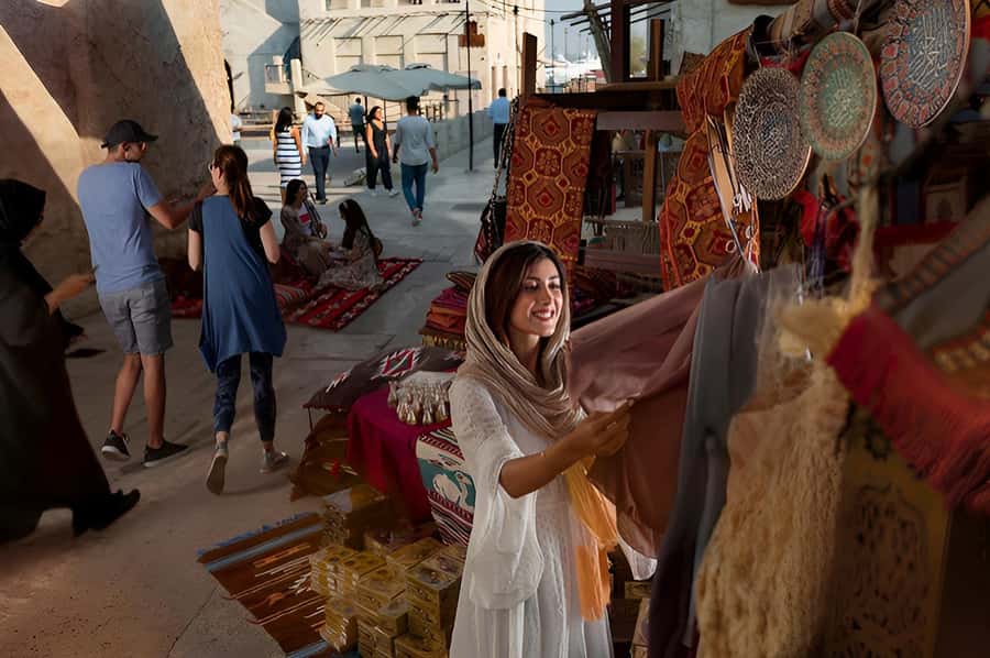 Dubai: Old Town Walking Tour with Abra Cruise & Street Food - Gold Souk: spectacle with a practical side
