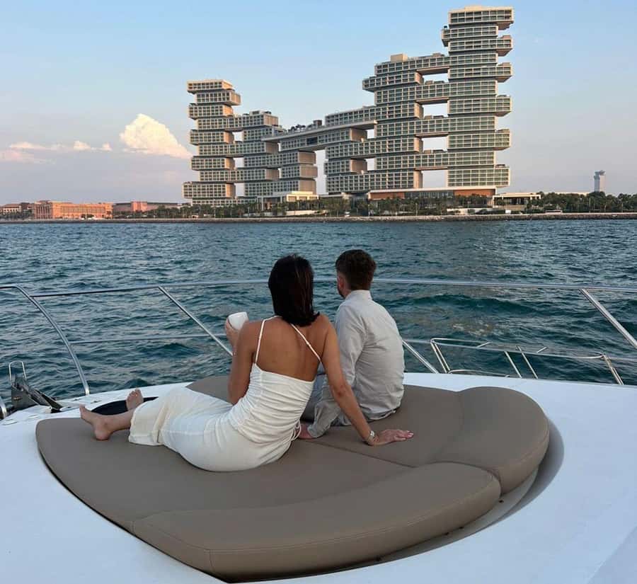 Dubai: Palm Jumeirah luxury private yacht Tour - What to bring and how to prepare