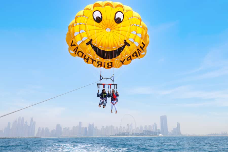 Dubai: Parasailing with Happy birthday Parachute JBR & Palm - The crew and the human side of the experience
