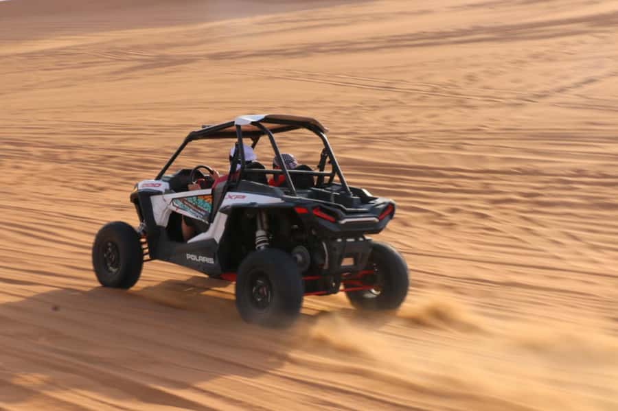 Dubai: Polaris RZR 1000 CC dune buggy - Learning the automatic buggy