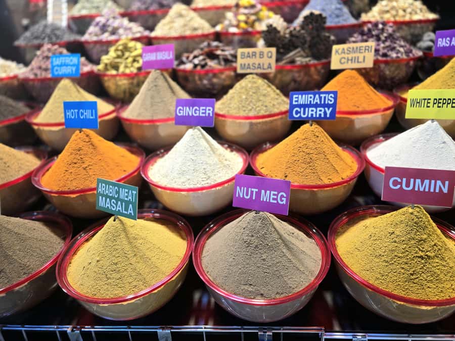 Dubai: Premium Old Town, Street Food, Souks & Boat Ride Tour - Gold Souk: spectacle with a practical warning