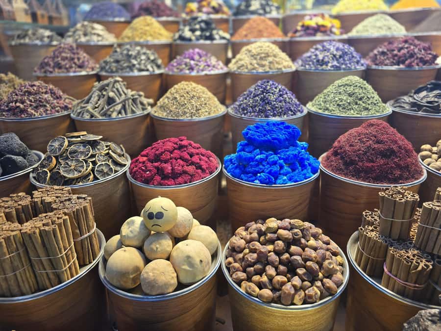 Dubai: Premium Old Town, Street Food, Souks & Boat Ride Tour - The guides make the biggest difference