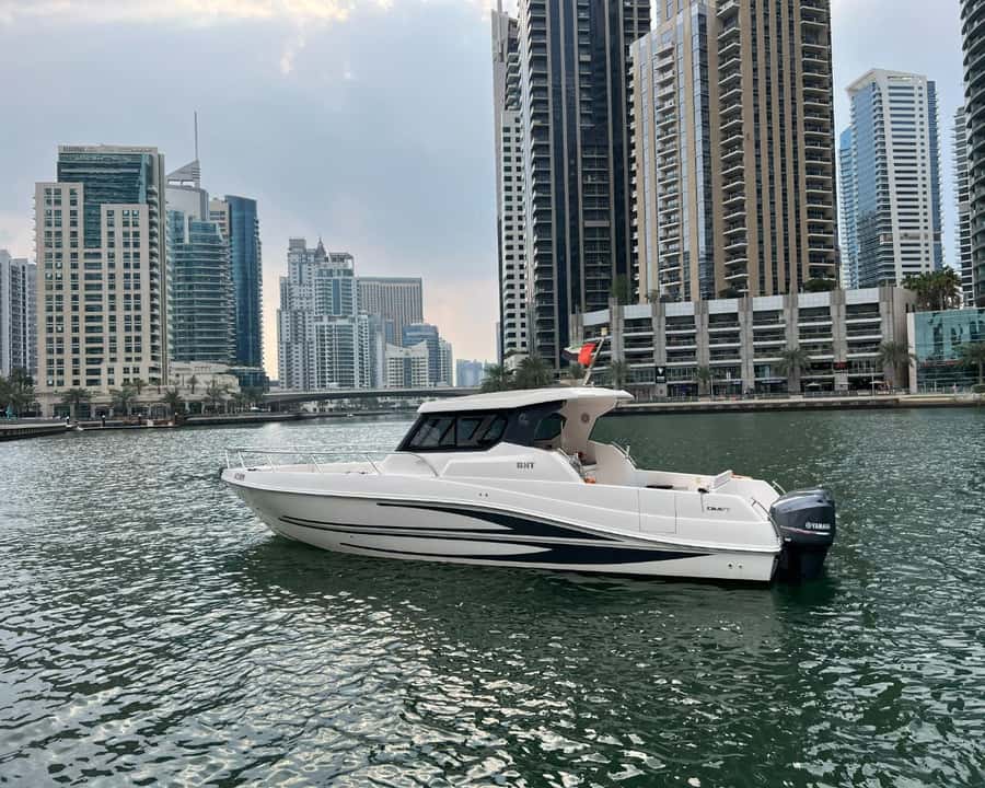 Dubai: Private Boat Cruise from Dubai Marina - JBR and Bluewaters from the sea