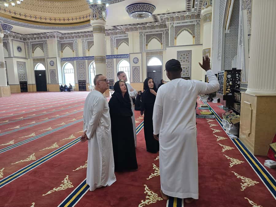 Dubai:Private Frame Entry, Mosque, Souks, Tastings& transfer - Starting with the Dubai Frame