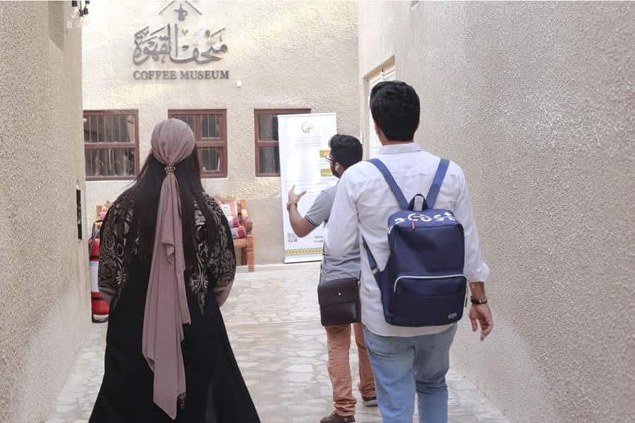 Dubai: Private Layover Tour with Choice of Duration - Meeting your guide at Dubai International Airport