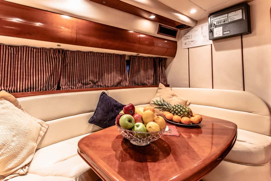 Dubai: Private Luxury Everest Yacht Cruise from Dubai Marina - Five to eight hours for a full private day