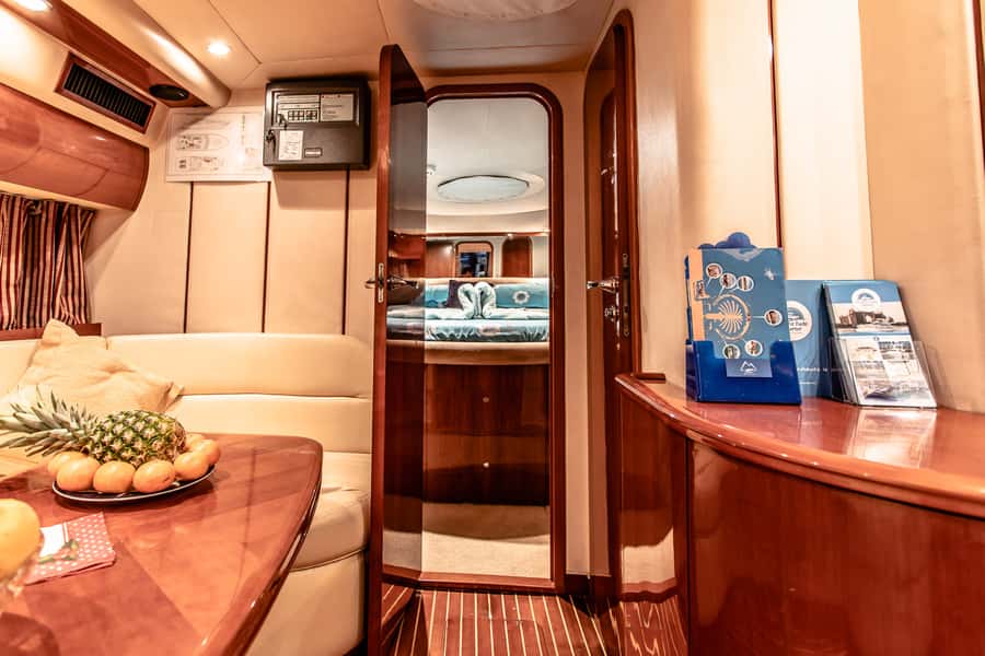 Dubai: Private Luxury Everest Yacht Cruise from Dubai Marina - What the crew adds