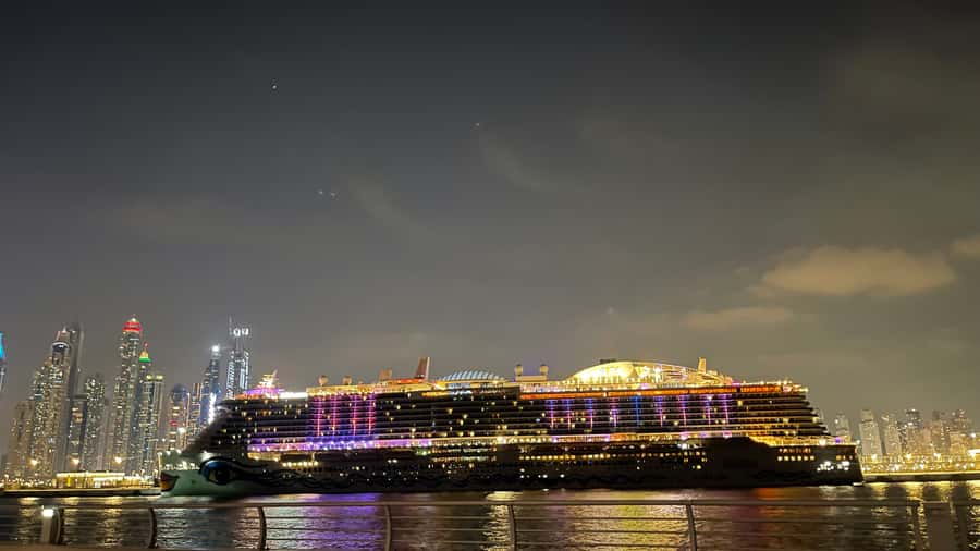 Dubai: Private Luxury Night Boat Tour - Ain Dubai and the open-water view