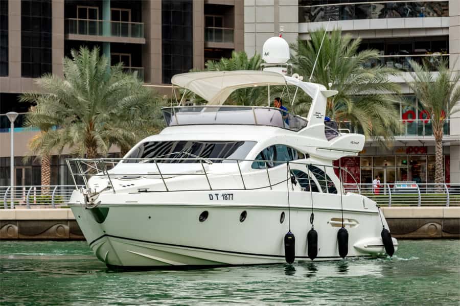 Dubai: Private Luxury Yacht Cruise for up to 20 People - How the $200 group price works for your party