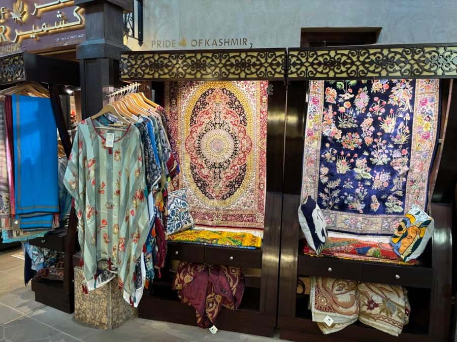 Dubai: Private Shopping City Tour and Global Village Tickets - The Gold Souk: browsing with a local focus