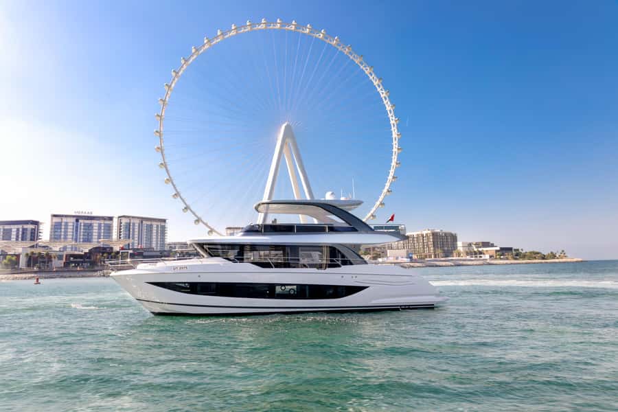 Dubai: Private VIP Luxury Yacht Tour with BBQ & Drinks - Bluewaters Island and Ain Dubai