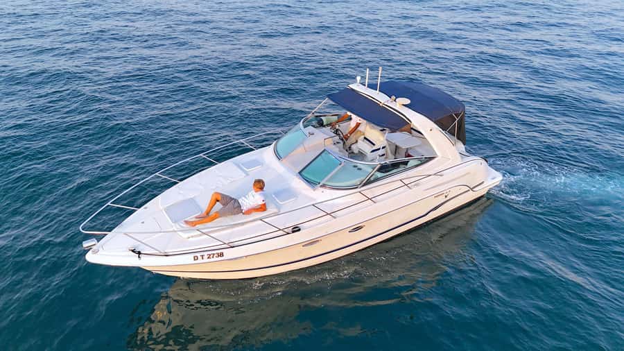 Dubai: Private Yacht Cruise for Unforgettable Memories - Sunset, city lights, and the best photo moments
