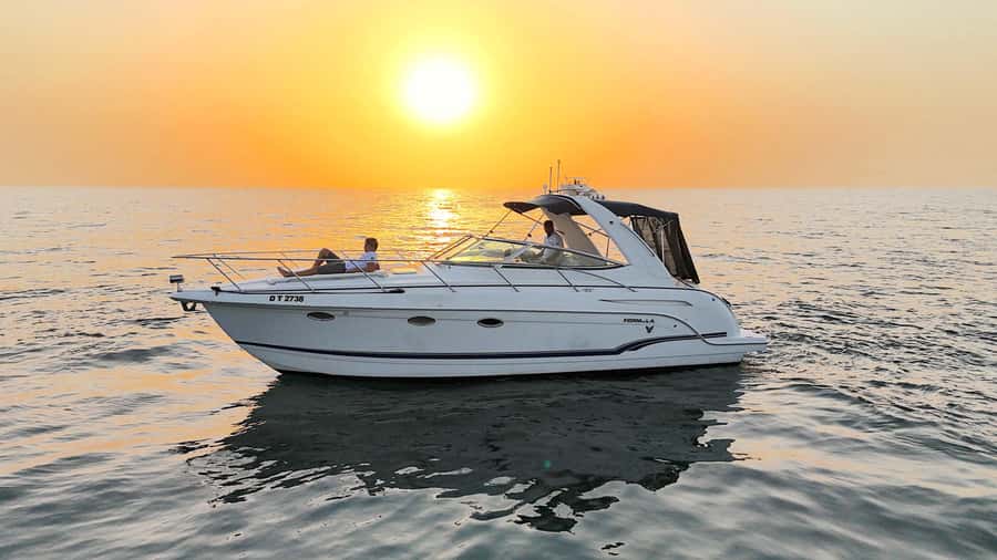 Dubai: Private Yacht Cruise for Unforgettable Memories - Meeting the captain at Dubai Harbour
