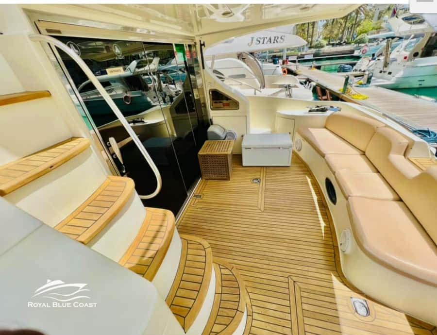 Dubai: Private Yacht Tour 50 feet - Starting at Dubai Marina on a private boat
