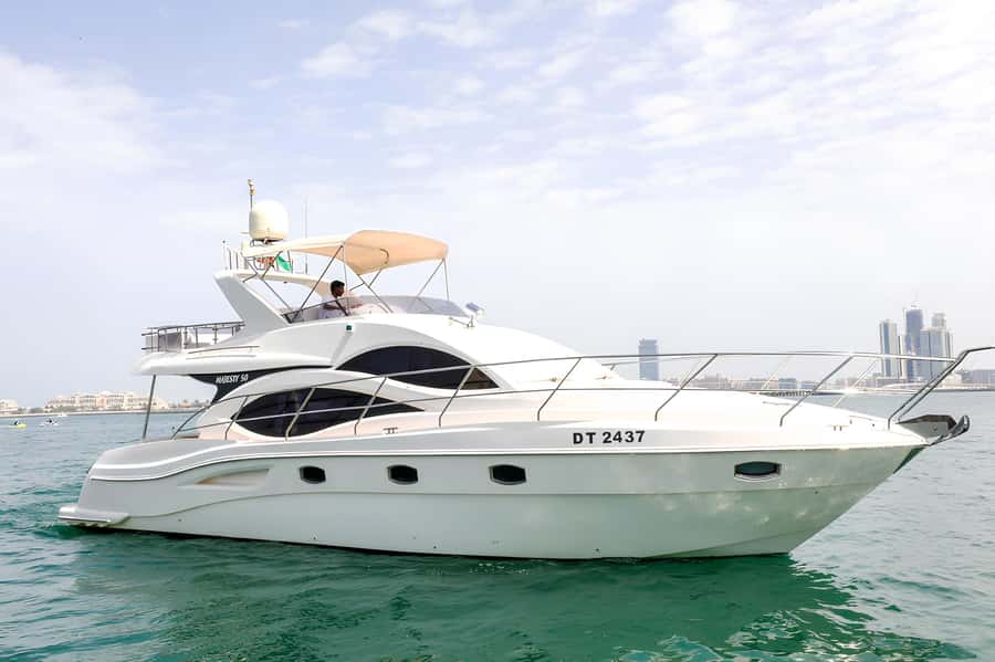 Dubai: Private Yacht Tour Experience with Soft Drinks - Two hours for Burj Al Arab