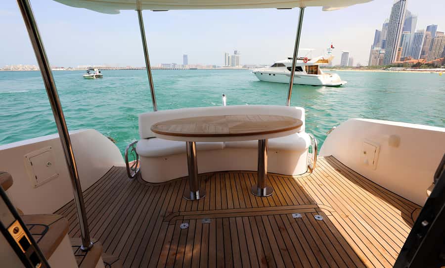 Dubai: Private Yacht Tour Experience with Soft Drinks - Who should book this yacht tour?