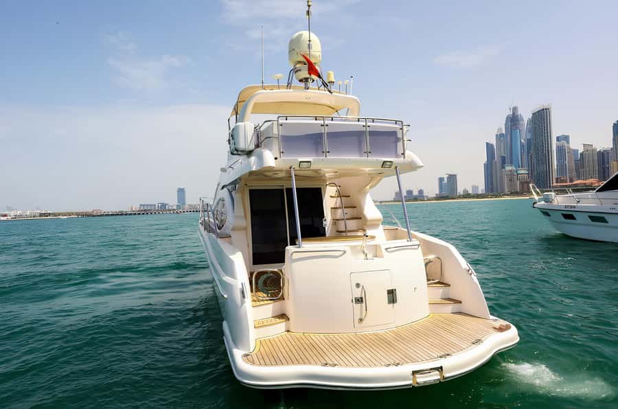 Dubai: Private Yacht Tour Experience with Soft Drinks - Jumeirah Beach Residence and the photo stops