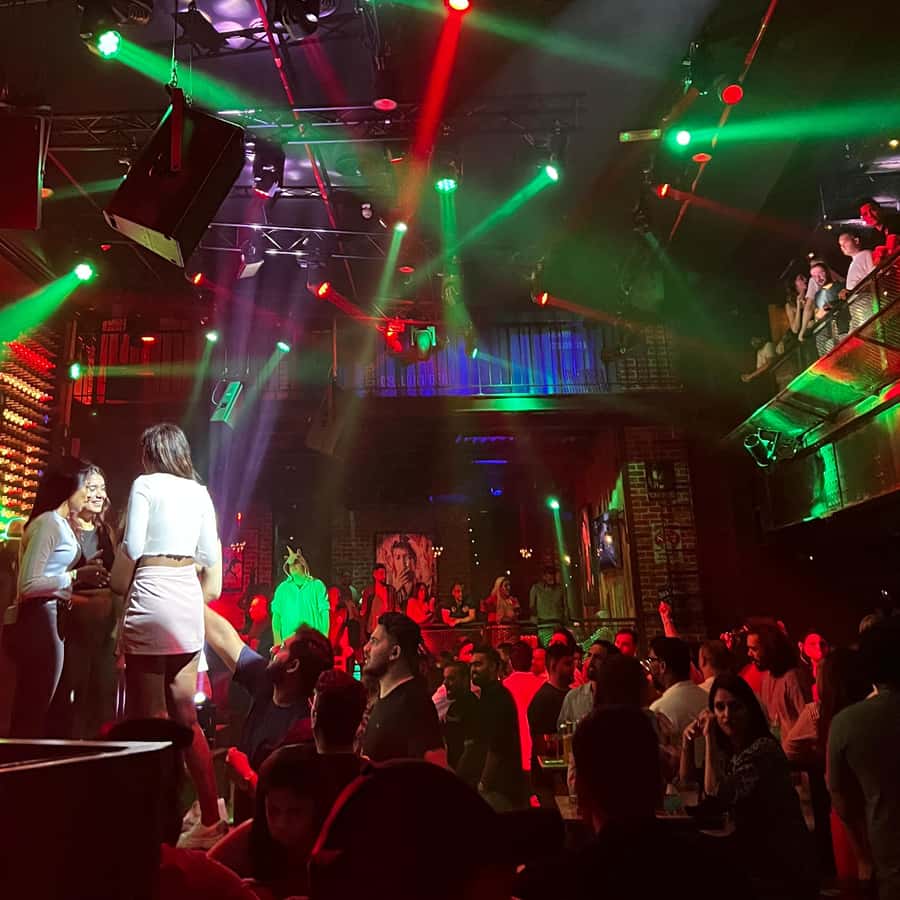 Dubai: Pub Crawl Nightlife Tour - Booking, cancellation, and timing tips