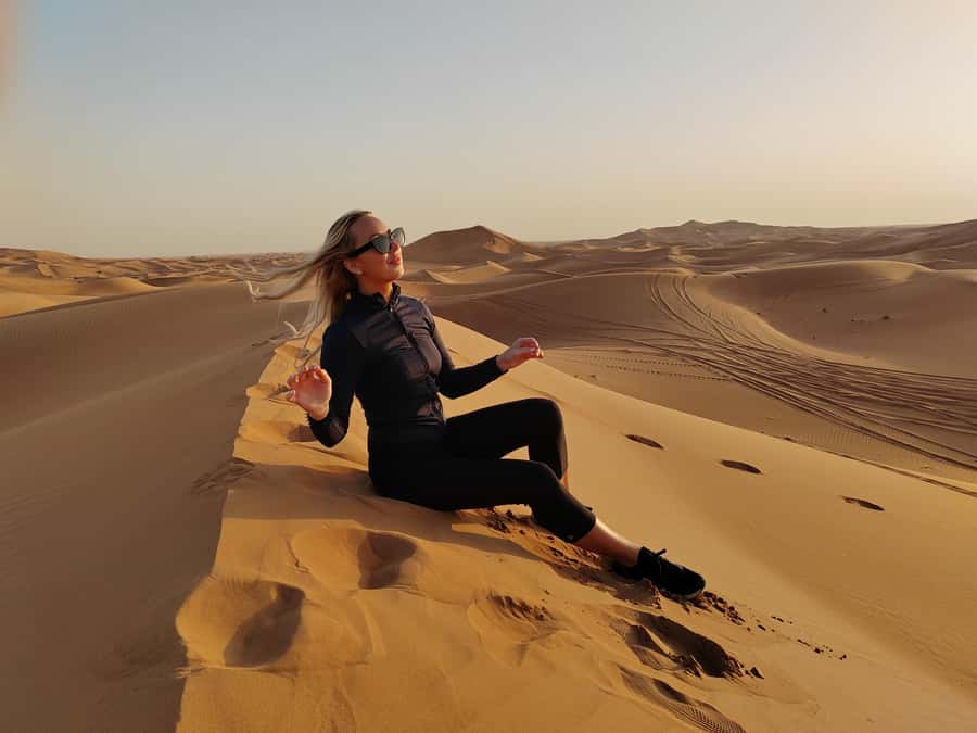 Dubai: Red Dunes Desert Safari with Premium Camp BBQ & Shows - Sandboarding on the red sand