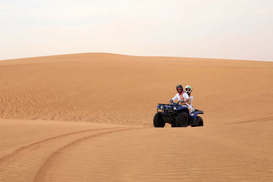 Dubai: Red Dunes Quad Bike with Sandboarding, Camels and BBQ - Why the guide matters so much