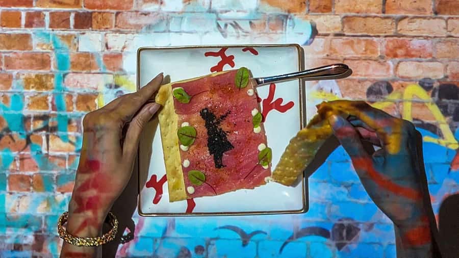 Dubai: Seven Paintings Immersive Dining Show Tickets - Why the Dineamation format is worth considering