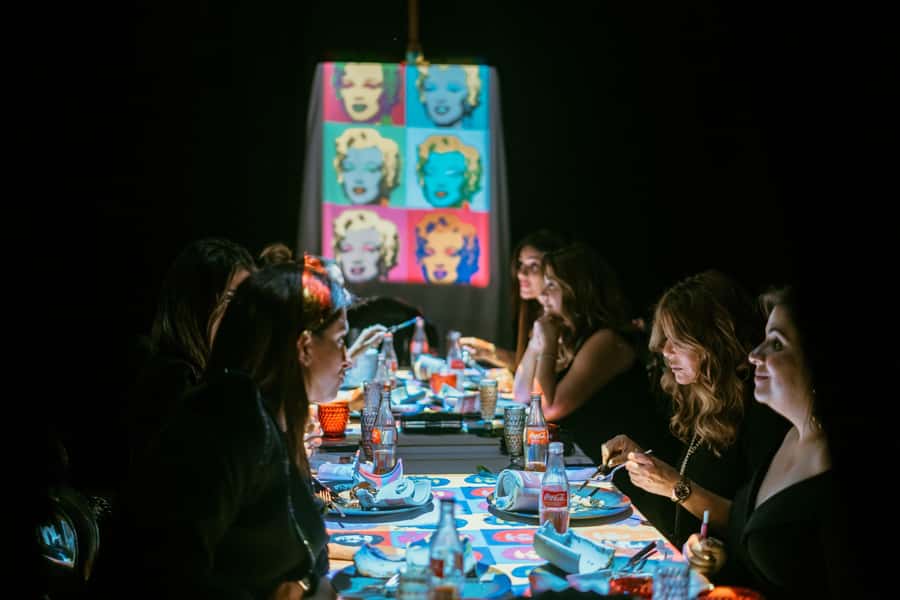 Dubai: Seven Paintings Immersive Dining Show Tickets - Picasso, Pollock, Warhol, and Da Vinci at the table