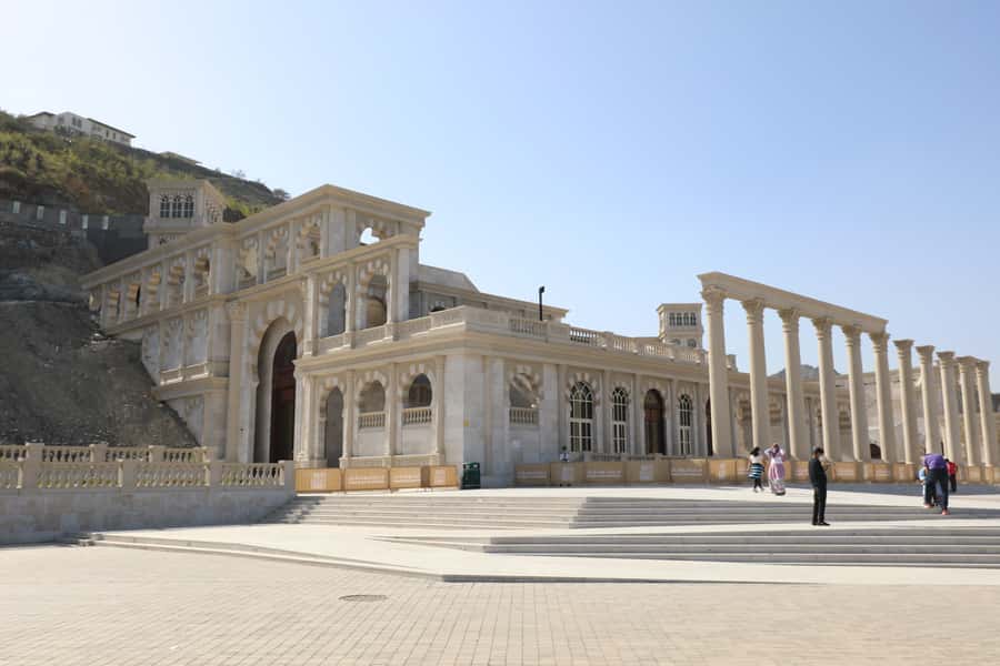 Dubai: Sheikh Zayed Mosque, Fujairah and Khorfakkan Tour - What to bring and who should skip it