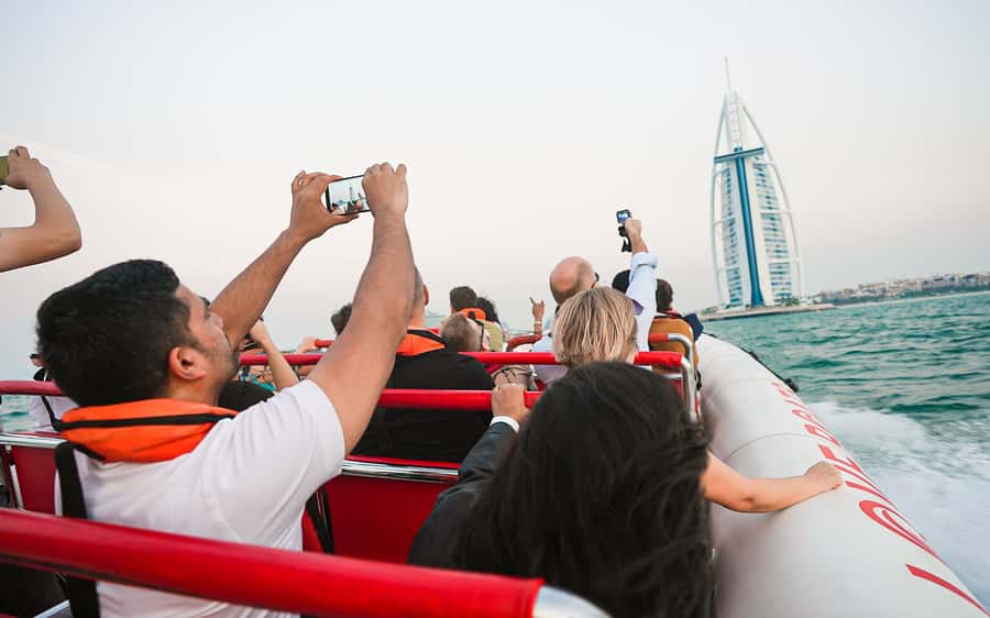 Dubai: Sightseeing Speedboat Tour with Live Tour Guide - Quick points before you book