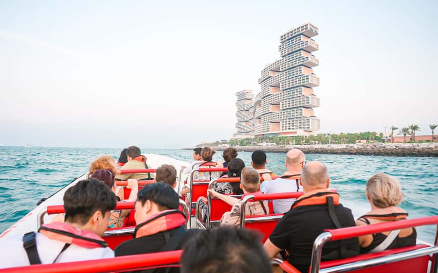 Dubai: Sightseeing Speedboat Tour with Live Tour Guide - What the crew adds