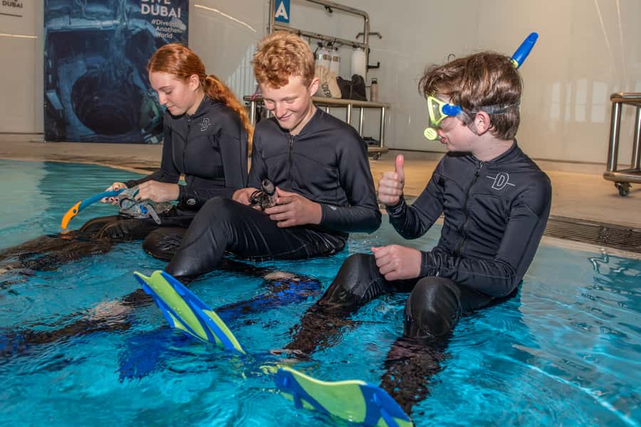 Dubai: Snorkeling at Deep Dive World's Deepest Pool - The sunken city below the surface