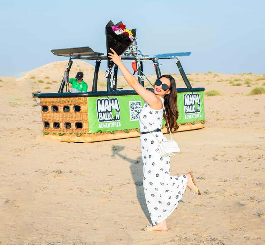 Dubai: Sunrise Hot Air Balloon Flight, Breakfast, Camel Ride - Camel ride and falcon photo