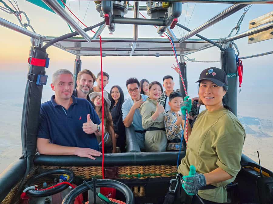 Dubai: Sunrise Hot Air Balloon Ride with Transfers - Watching the balloon come alive