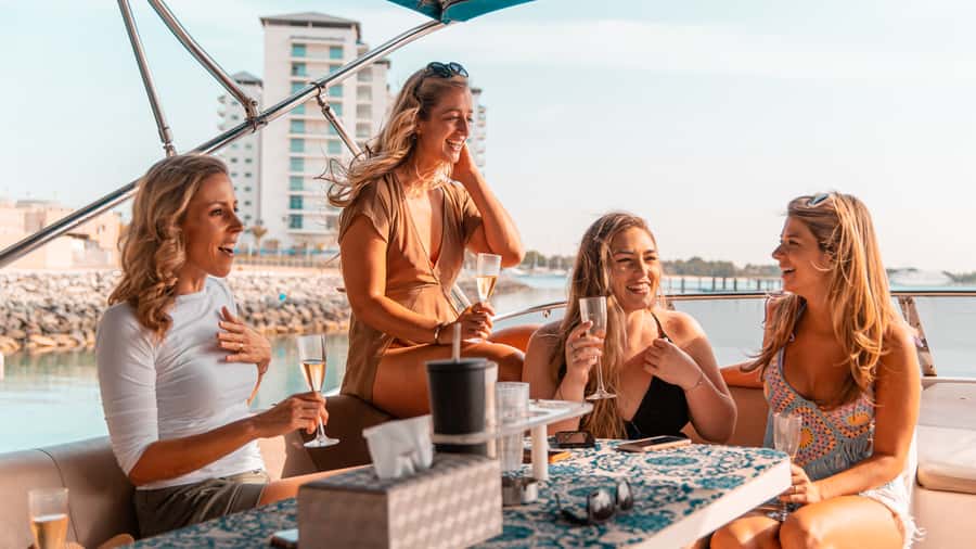 Dubai: Sunset & Night Cruise with Bites and Drinks - Choosing between the 5 PM sunset cruise and the 8 PM night cruise