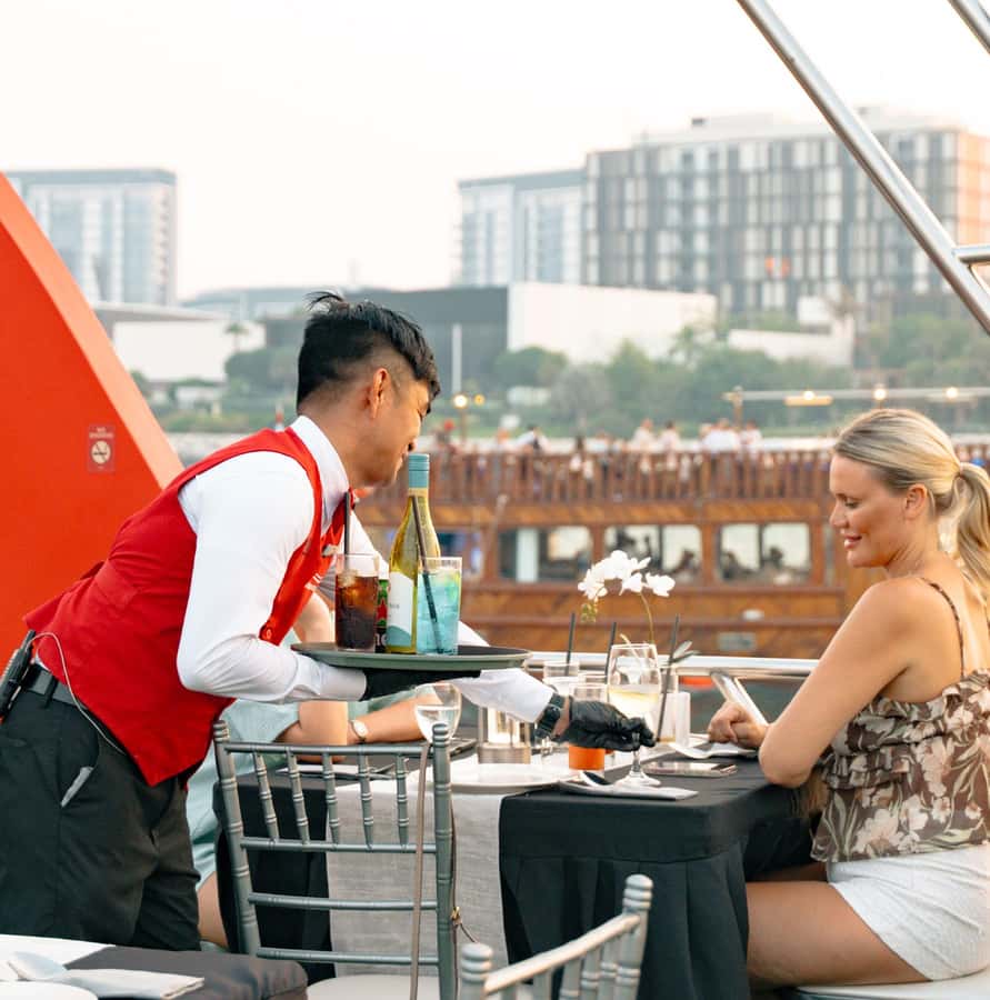 Dubai: Sunset or Dinner Cruise with Live Music & Open Bar - Practical details to settle before booking