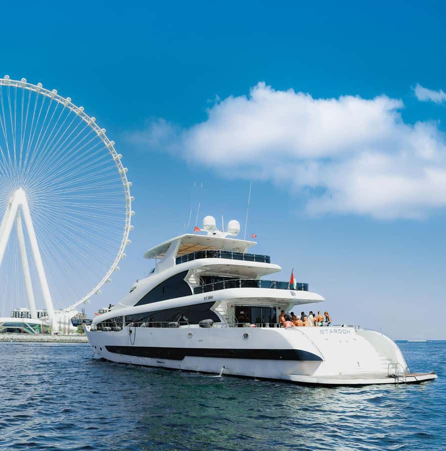 Dubai: Superyacht Experience with Live Music & Drinks - What the three-hour cruise actually feels like