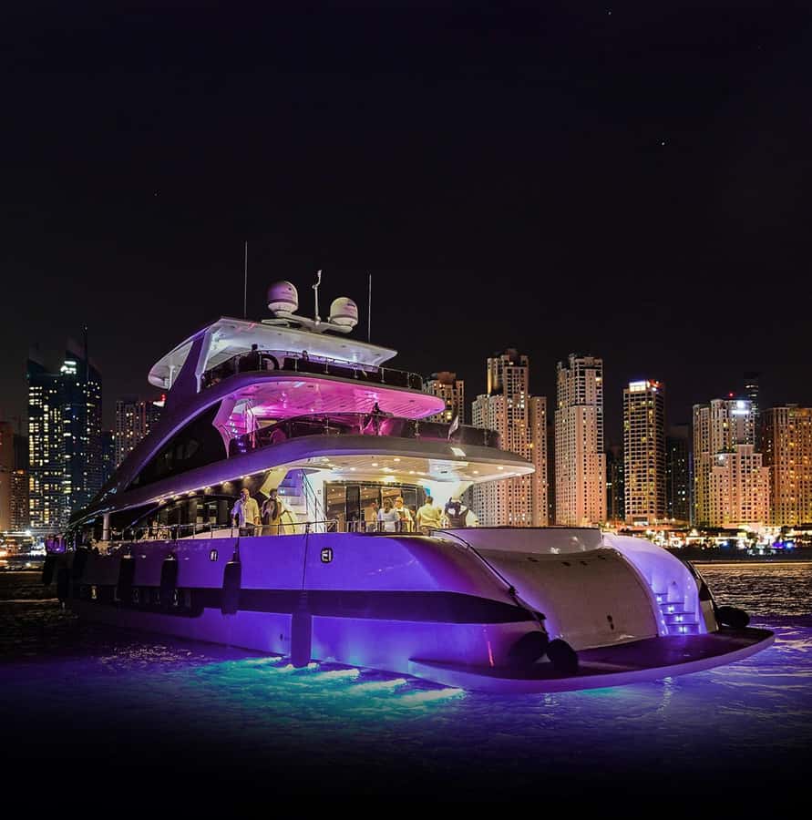 Dubai: Superyacht Experience with Party & Live DJ - The route past Jumeirah Beach and Bluewaters Island
