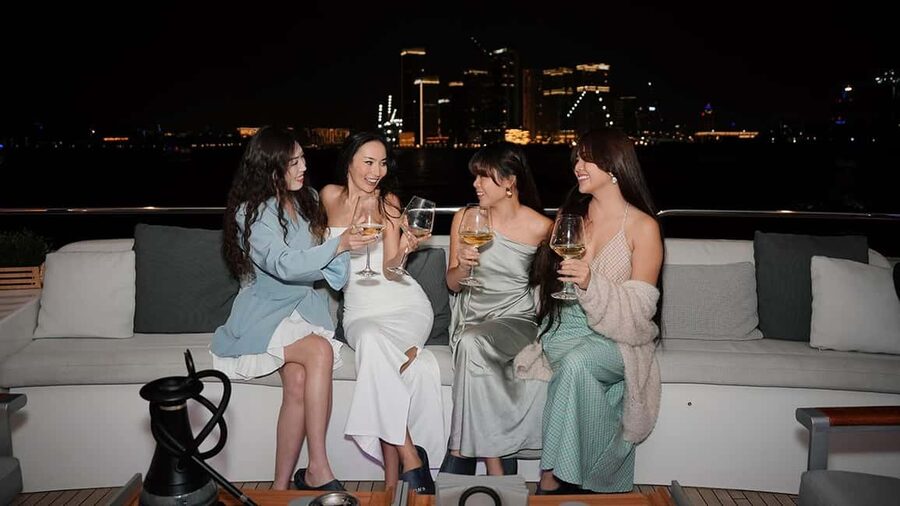 Dubai: Superyacht Experience with Party & Live DJ - Dinner, pasta, and the included drinks
