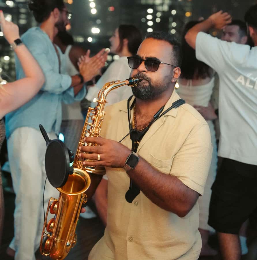 Dubai: Superyacht Experience with Party & Live DJ - Choosing your place on the yacht
