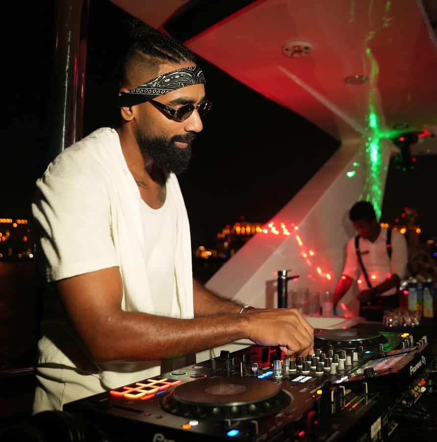 Dubai: Superyacht Experience with Party & Live DJ - Useful booking and arrival advice