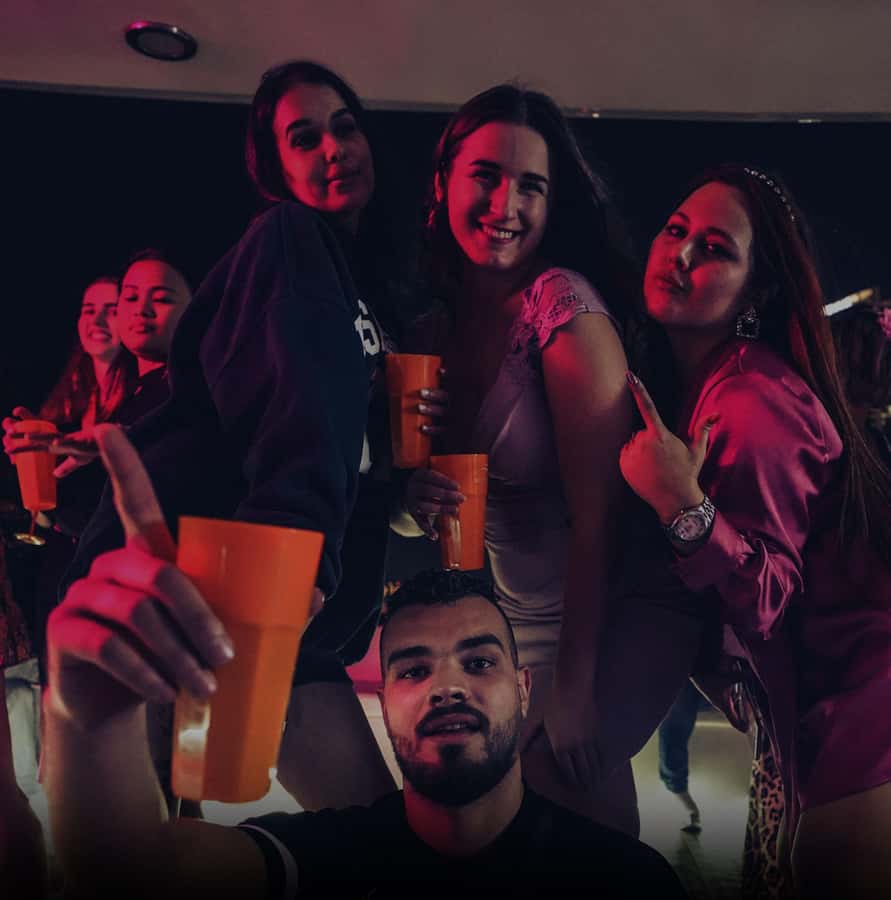 Dubai: Superyacht Experience with Party & Live DJ - What the 9 PM departure is really like